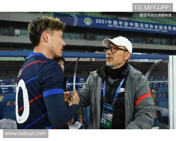 重庆足球队灵活性引发热议球迷对战术调整意见不一 重庆足球队灵活性引发热议球迷对战术调整意见不一