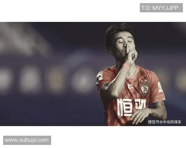 球迷欣赏足球明星精彩瞬间的视频集锦带你感受激情与荣耀