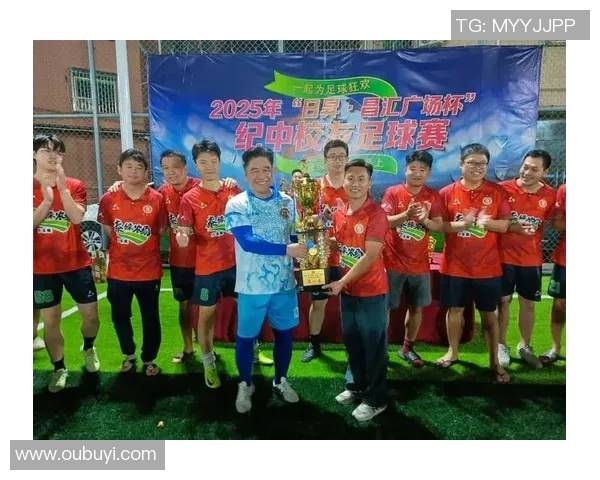 足球明星争霸赛盛况空前球迷热情高涨见证传奇对决 足球明星争霸赛盛况空前球迷热情高涨见证传奇对决